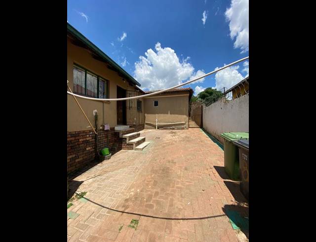 4 BEDROOM HOUSE FOR SALE IN ZAKARIYYA PARK